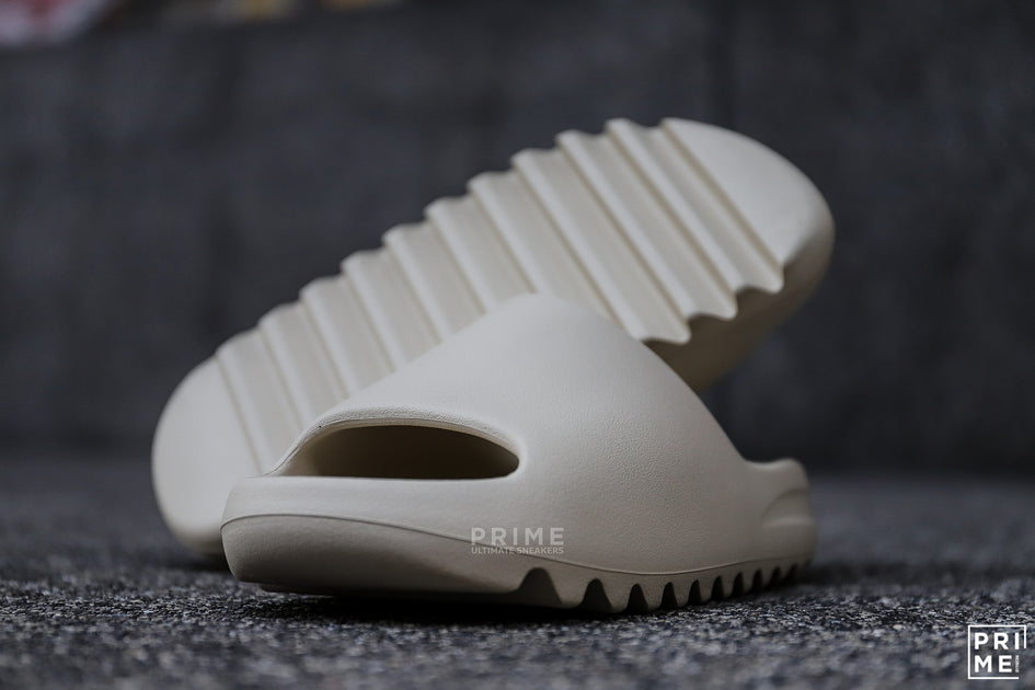 adidas gazelle silver green womens CLAQUETTE YEEZY SLIDE - NOIR main image 1