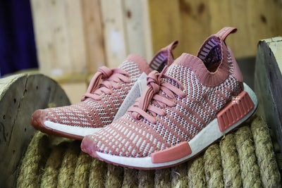 Review   NMD_R1 STLT PK W (pink / white)