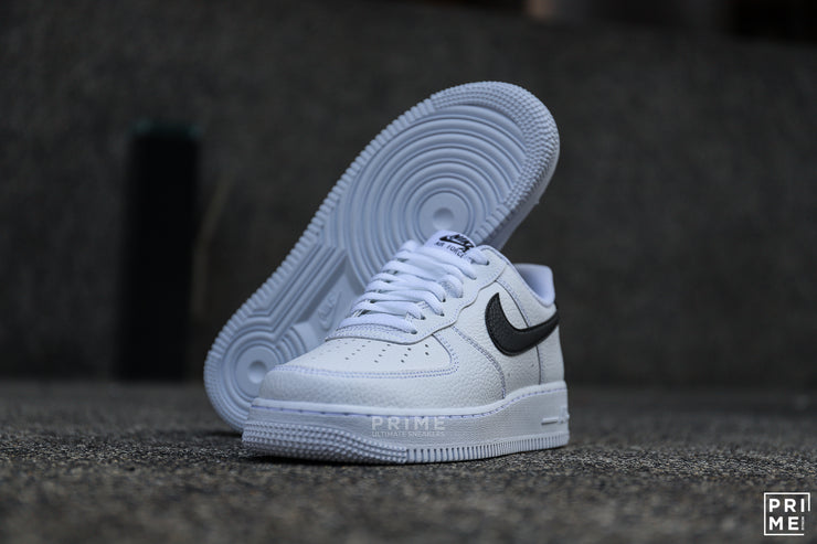 NIKE    Air Force 1 07 White Black Pebbled Leather (CT2302 100)