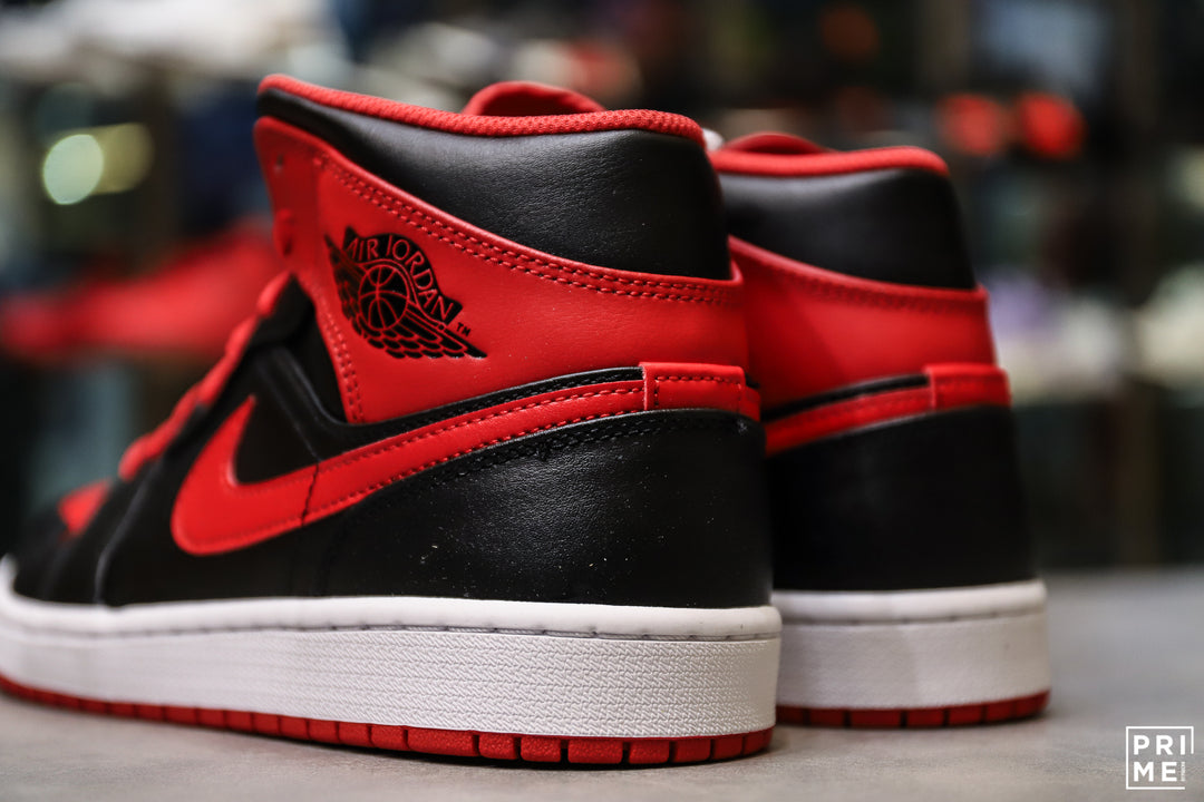 公式正規品!★NIKE AIR JORDAN 1 SATIN BLACK GYM RED Nike Air Jordan 1 MID BLACK/ GYM RED - WHITE (BQ6472-079