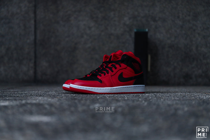 Air Jordan 1 Mid 'Gym Red and Black' (554724-660) Release Date. Nike SNKRS  IN