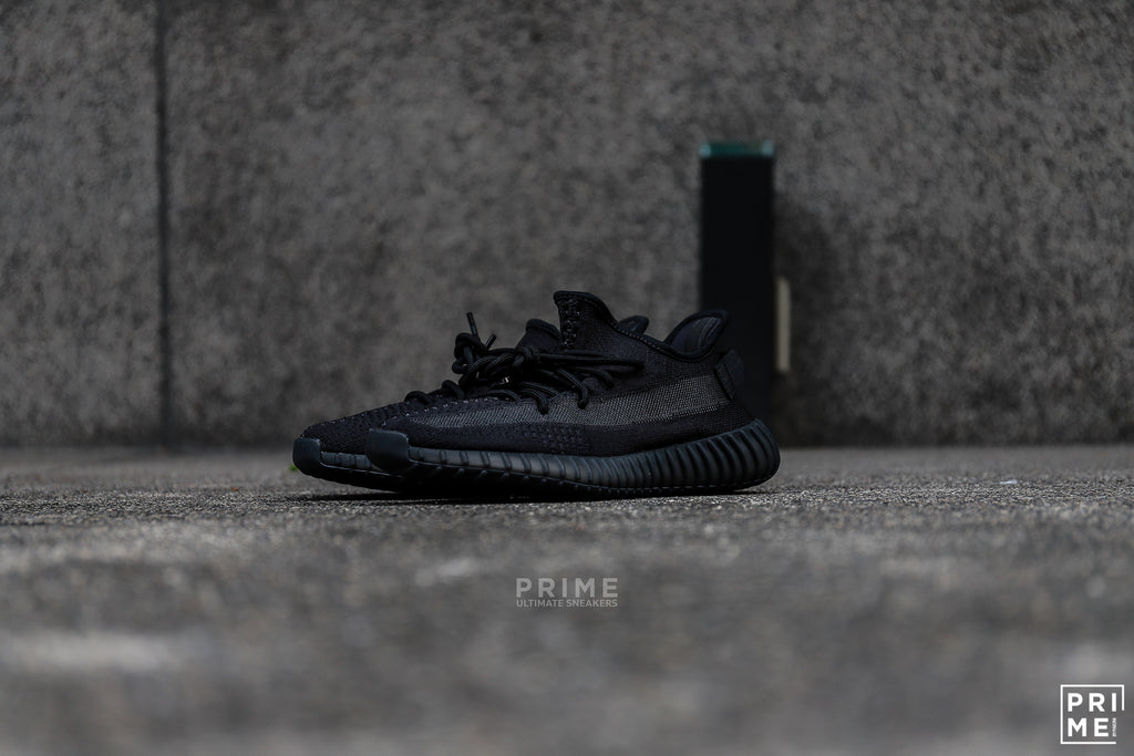 Yeezy 350 V2 ONYX (HQ4540) – Prime